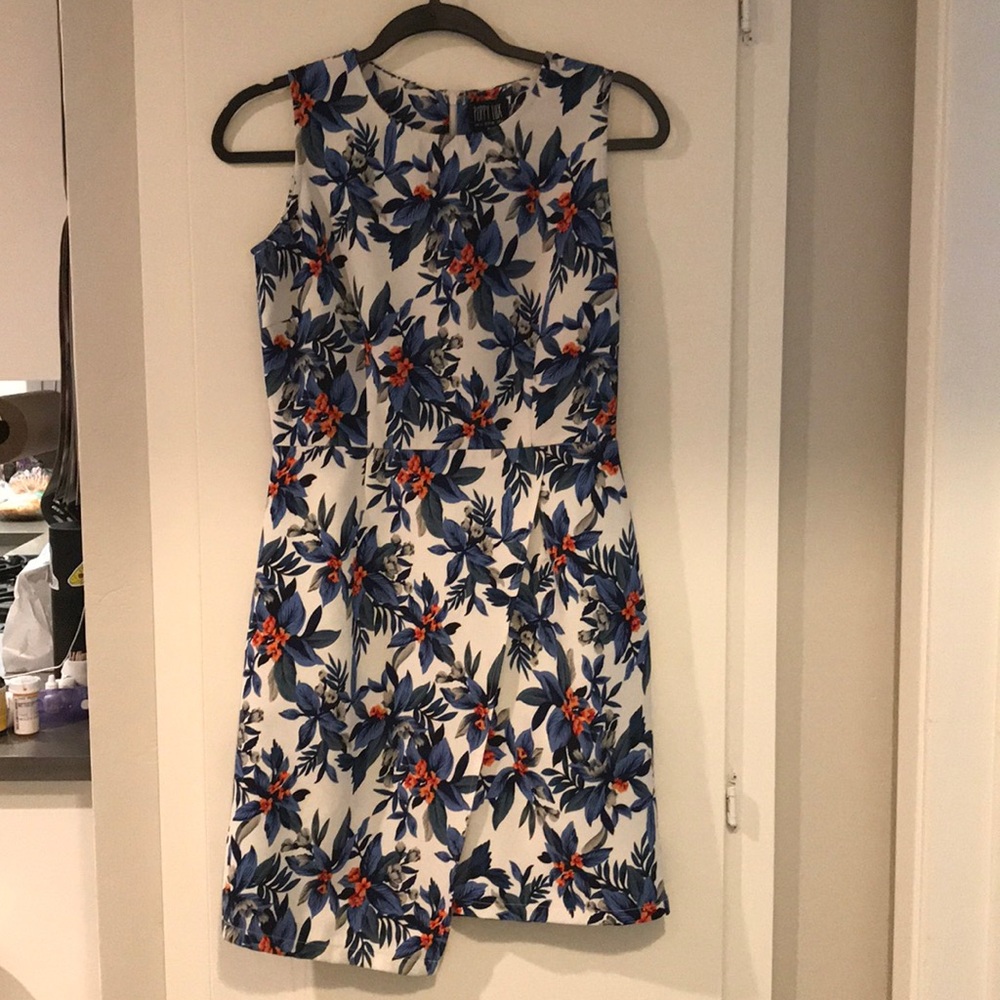 Asymmetrical hem floral tropical print dress